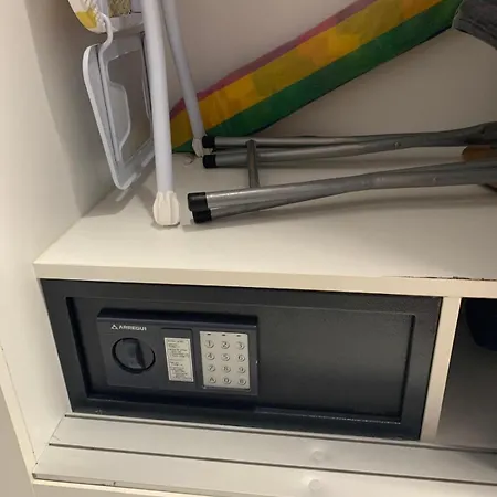 With Large Terrace In Summerland 公寓