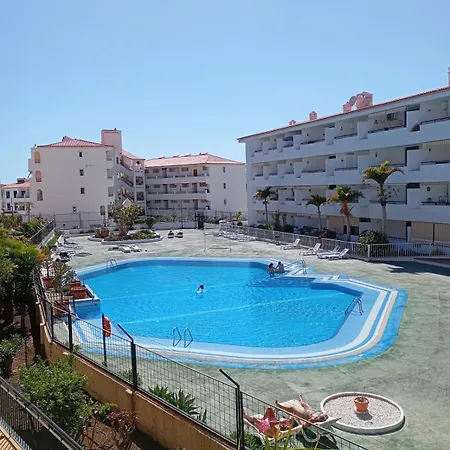 With Large Terrace In Summerland 公寓 *